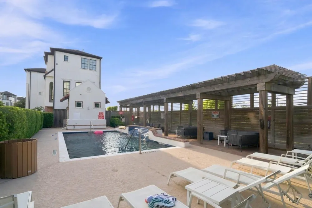 2705 Arabelle Grove Houston, TX 77007