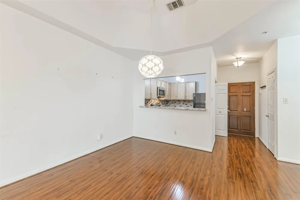 2803 Kings Crossing Drive #303 Kingwood, TX 77345