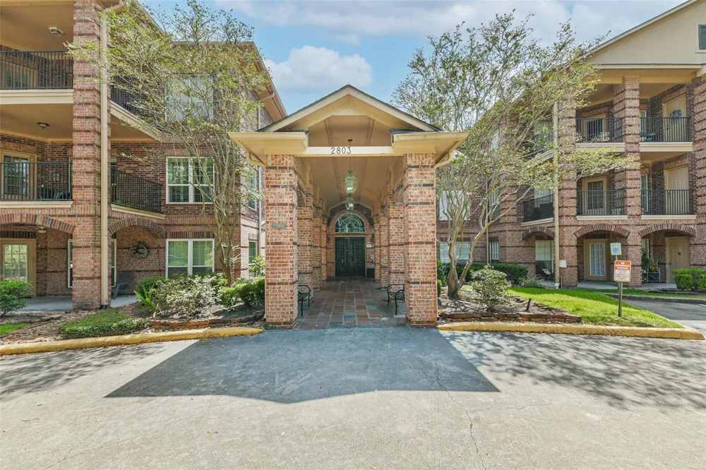 2803 Kings Crossing Drive #303 Kingwood, TX 77345