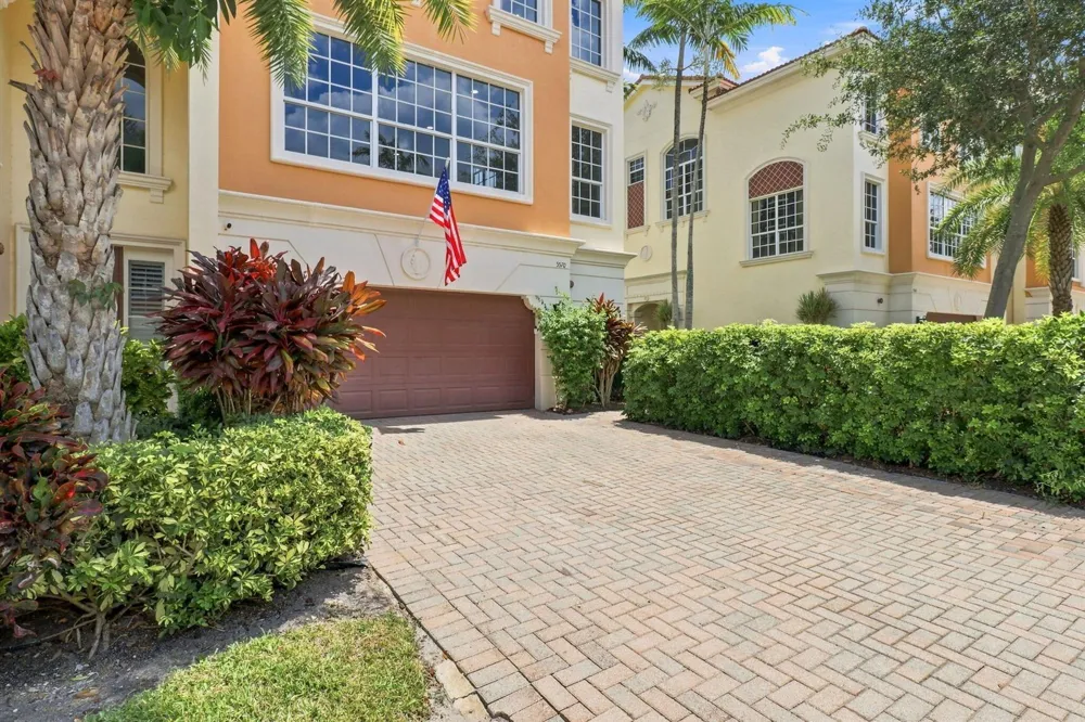 5570 NE TRIESTE WAY Boca Raton, FL 33487