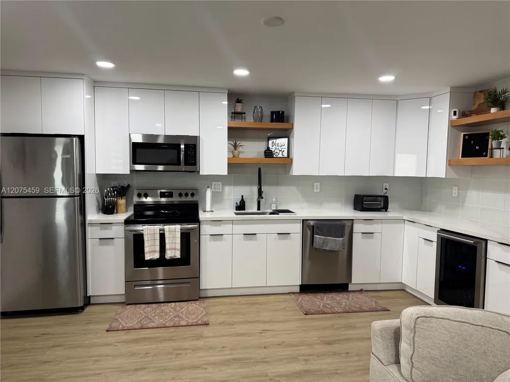2420 Diana Dr #402 Hallandale Beach, FL 33009