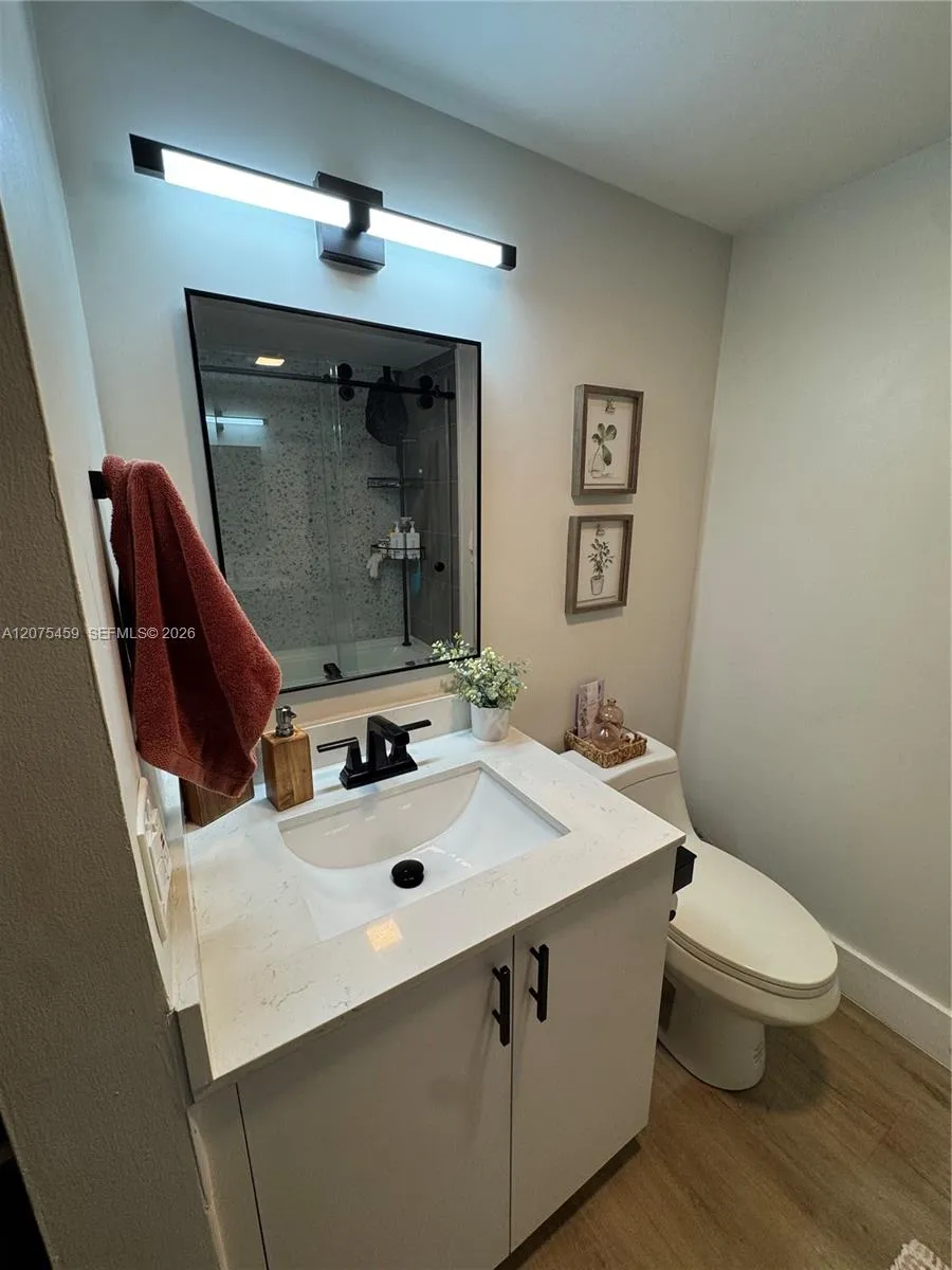 2420 Diana Dr #402 Hallandale Beach, FL 33009