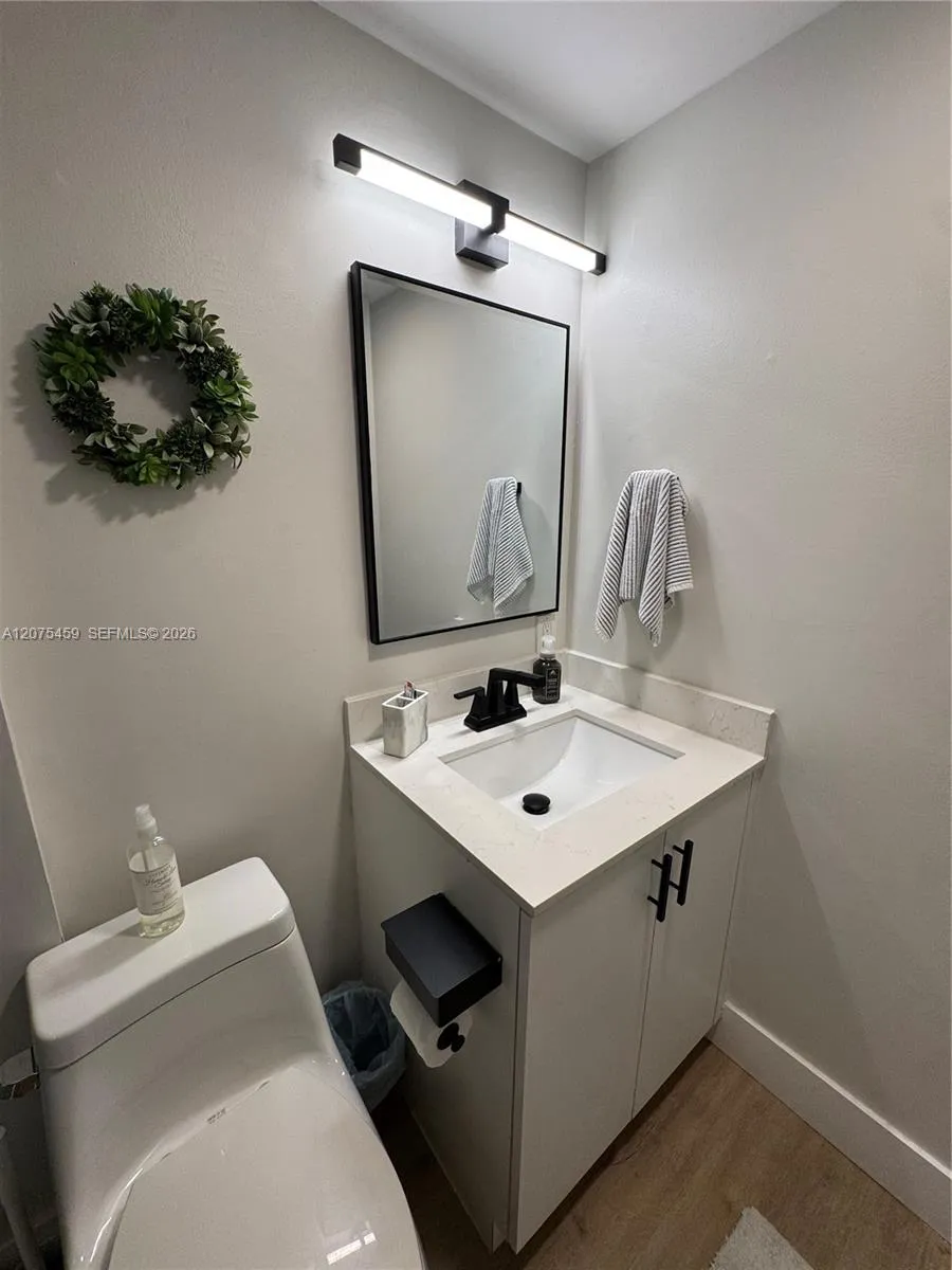 2420 Diana Dr #402 Hallandale Beach, FL 33009