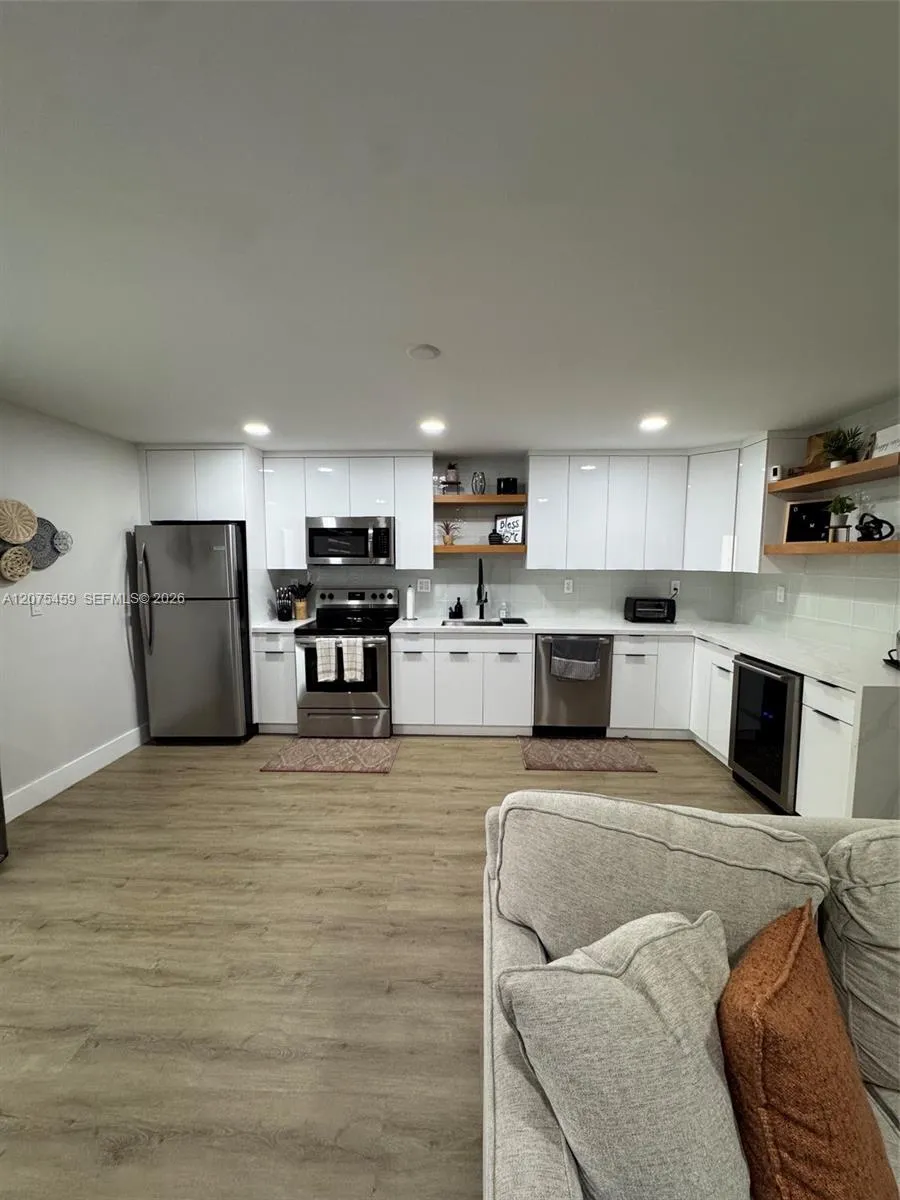 2420 Diana Dr #402 Hallandale Beach, FL 33009