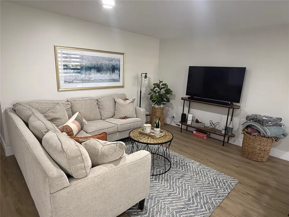2420 Diana Dr #402 Hallandale Beach, FL 33009