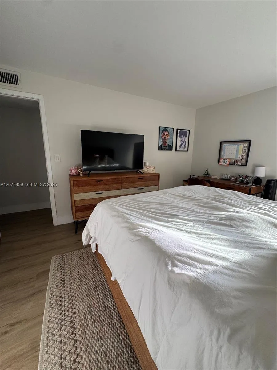 2420 Diana Dr #402 Hallandale Beach, FL 33009