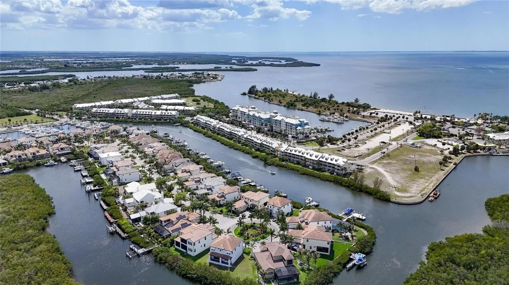 1071 SEAGRAPE DRIVE Ruskin, FL 33570