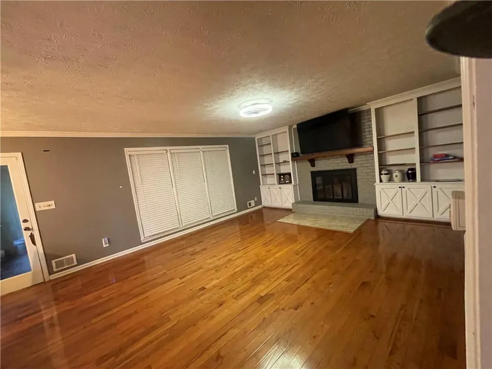 215 Dix Lee On Drive Fayetteville, GA 30214