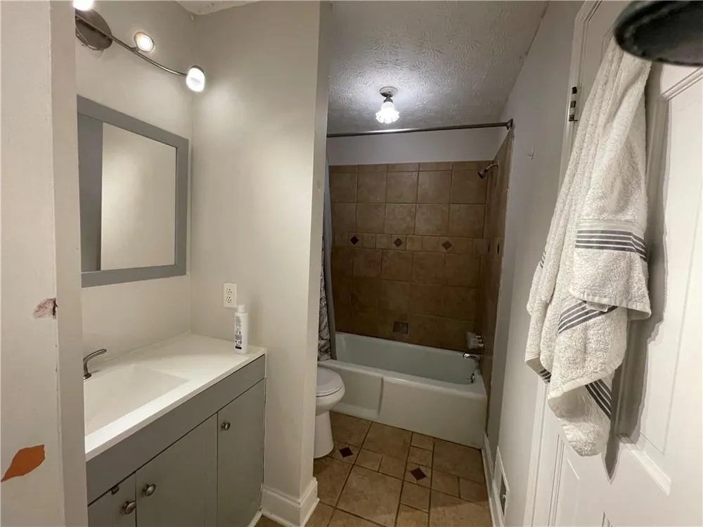 215 Dix Lee On Drive Fayetteville, GA 30214