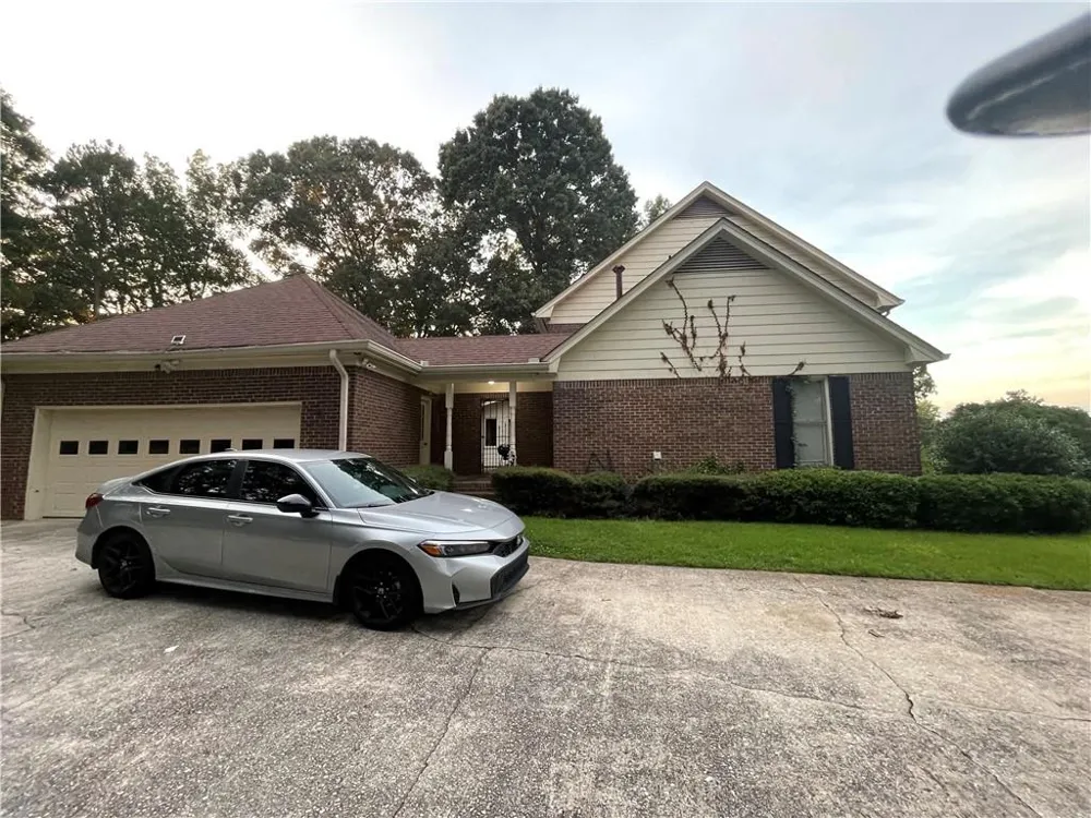 215 Dix Lee On Drive Fayetteville, GA 30214
