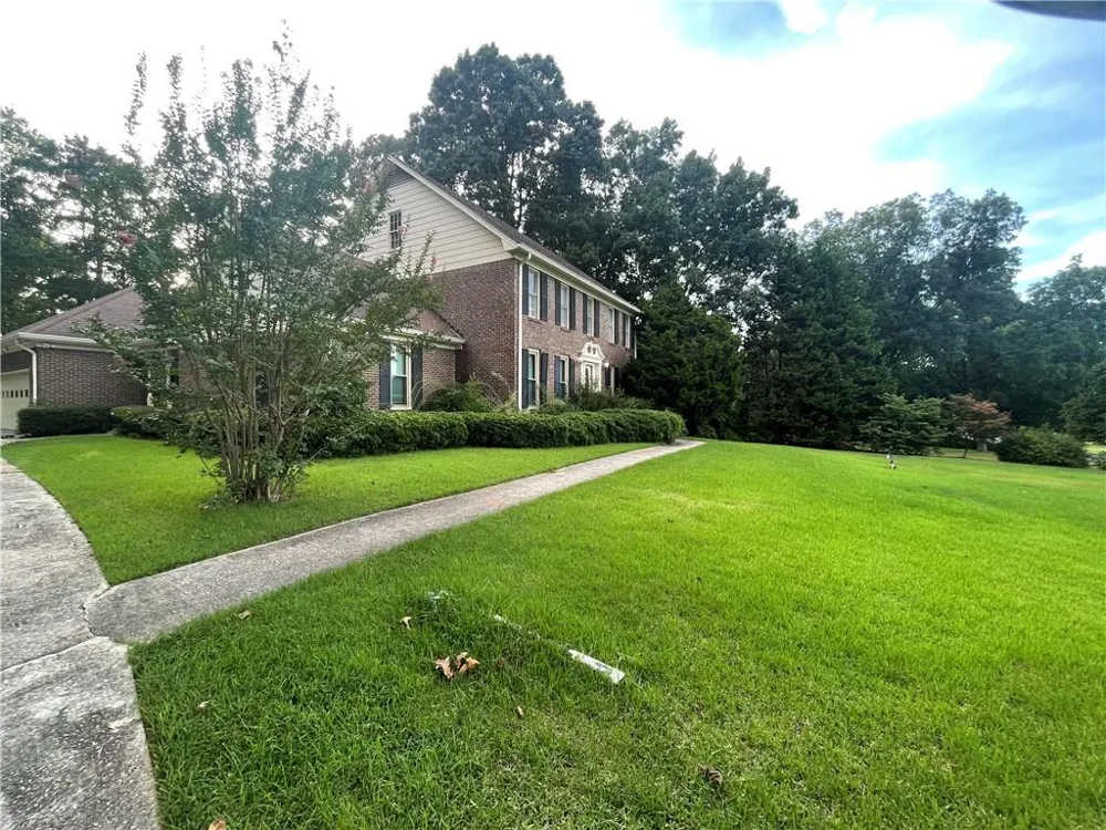 215 Dix Lee On Drive Fayetteville, GA 30214