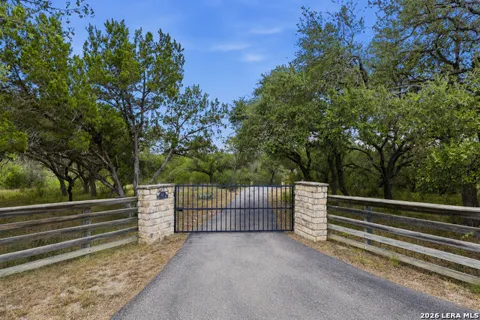 160 Creekwood Ct