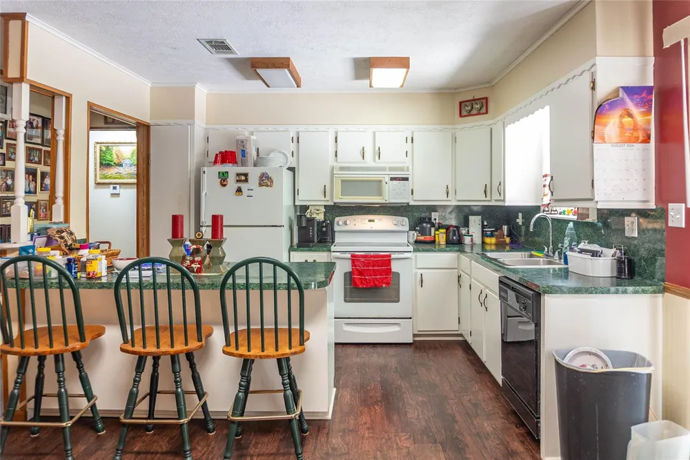 1104 Pine Village Mills, TX 77663