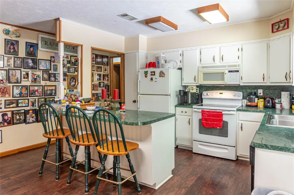 1104 Pine Village Mills, TX 77663