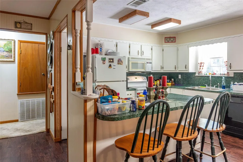 1104 Pine Village Mills, TX 77663
