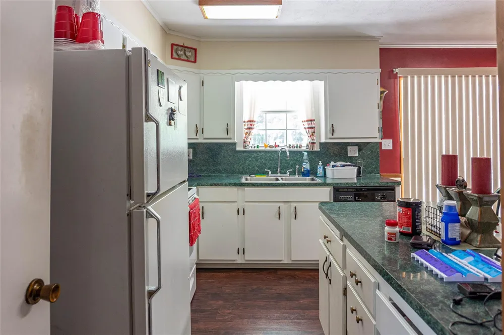 1104 Pine Village Mills, TX 77663