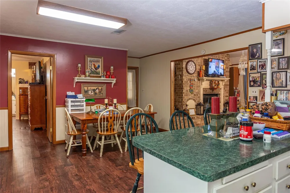 1104 Pine Village Mills, TX 77663