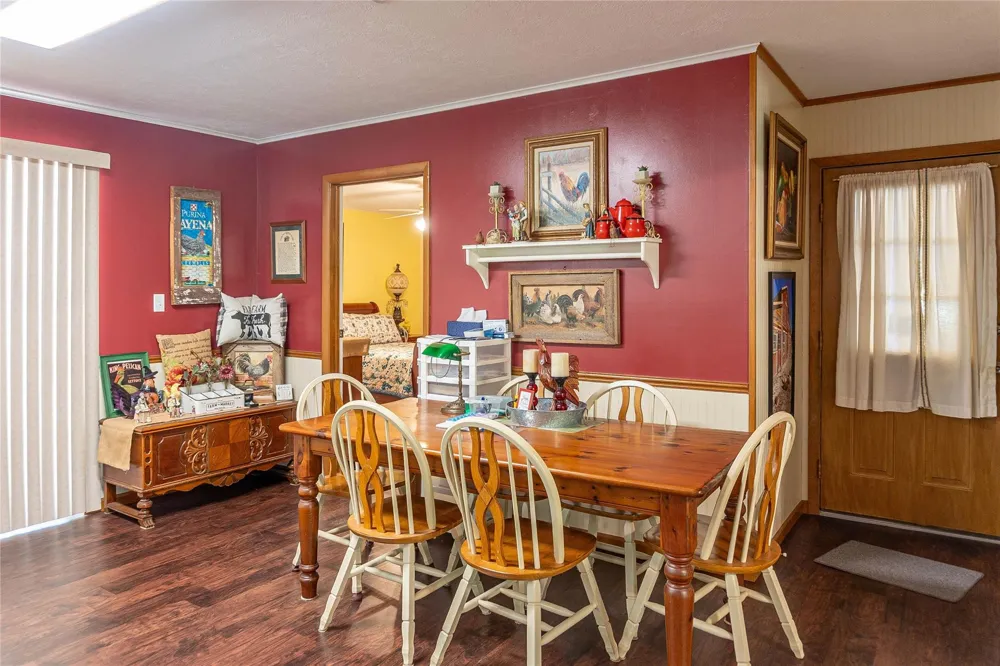 1104 Pine Village Mills, TX 77663