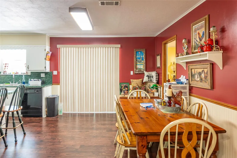 1104 Pine Village Mills, TX 77663