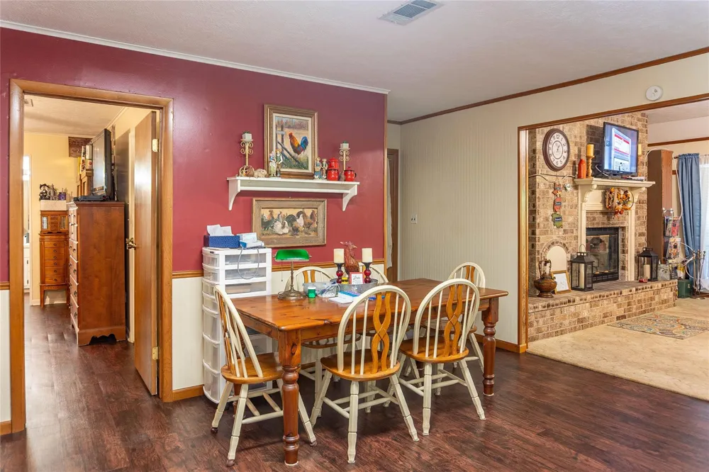 1104 Pine Village Mills, TX 77663