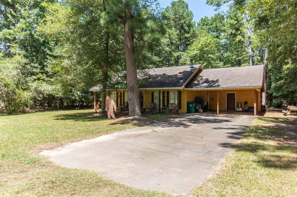 1104 Pine Village Mills, TX 77663