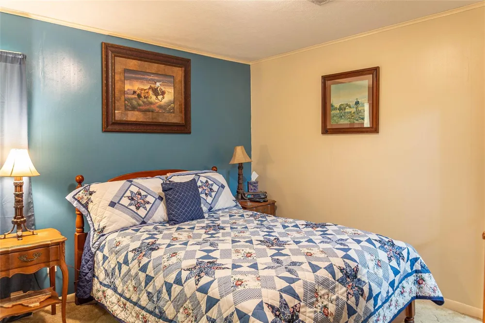 1104 Pine Village Mills, TX 77663