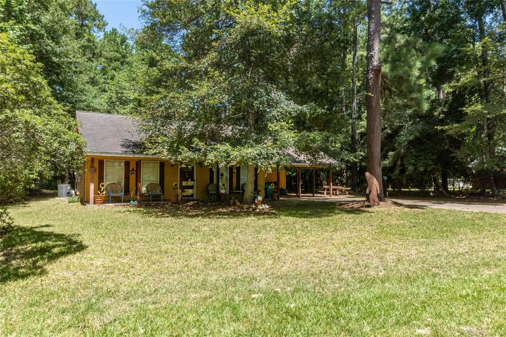 1104 Pine Village Mills, TX 77663