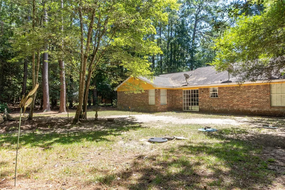 1104 Pine Village Mills, TX 77663