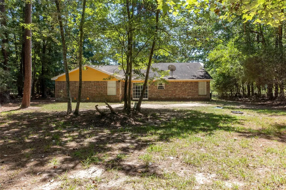 1104 Pine Village Mills, TX 77663