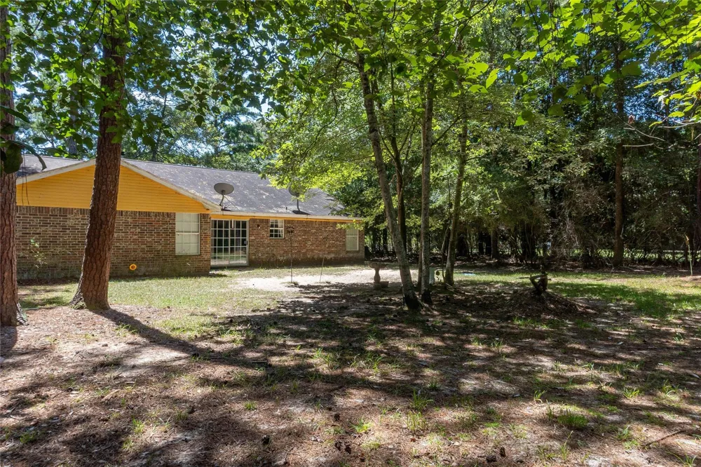 1104 Pine Village Mills, TX 77663