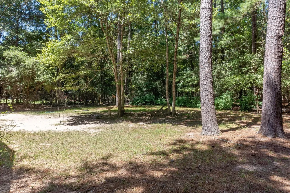 1104 Pine Village Mills, TX 77663