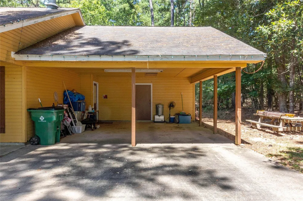 1104 Pine Village Mills, TX 77663