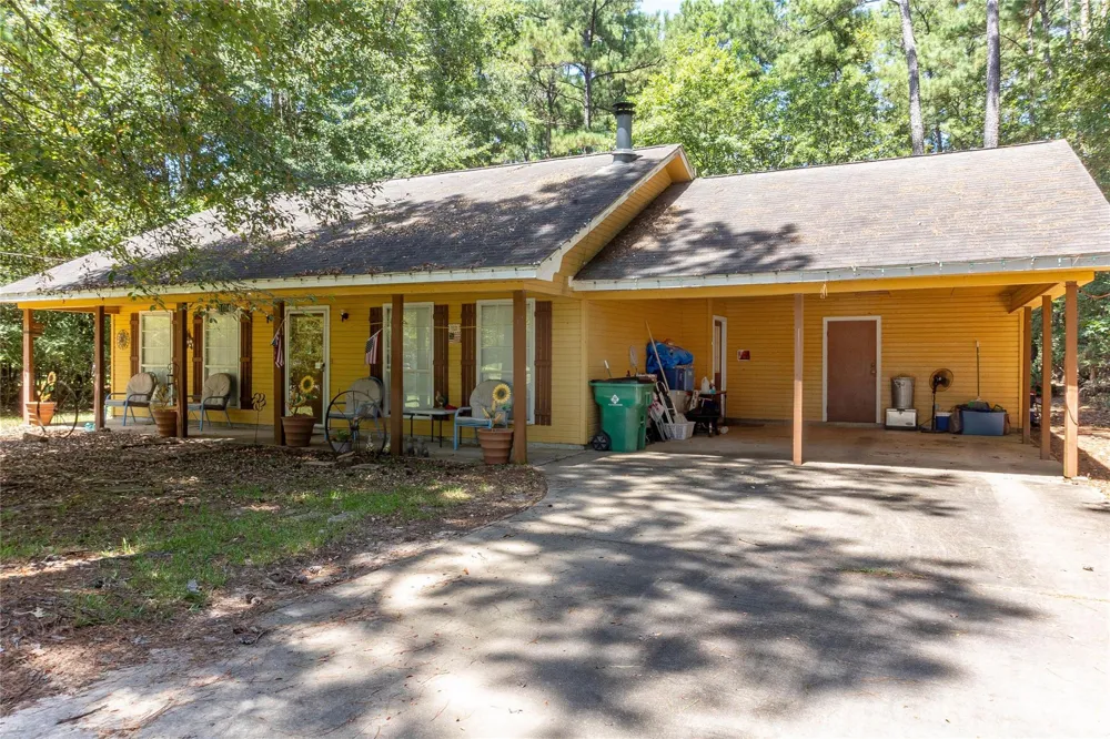 1104 Pine Village Mills, TX 77663