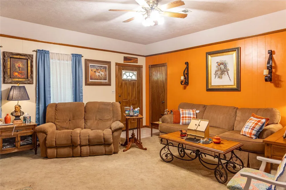 1104 Pine Village Mills, TX 77663