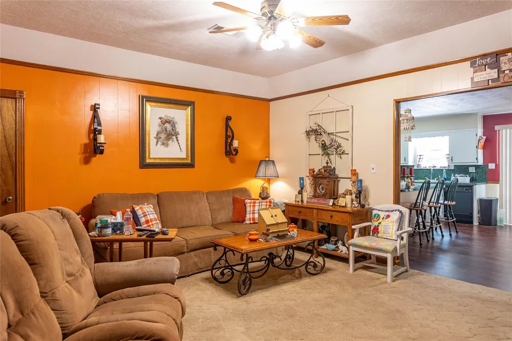 1104 Pine Village Mills, TX 77663