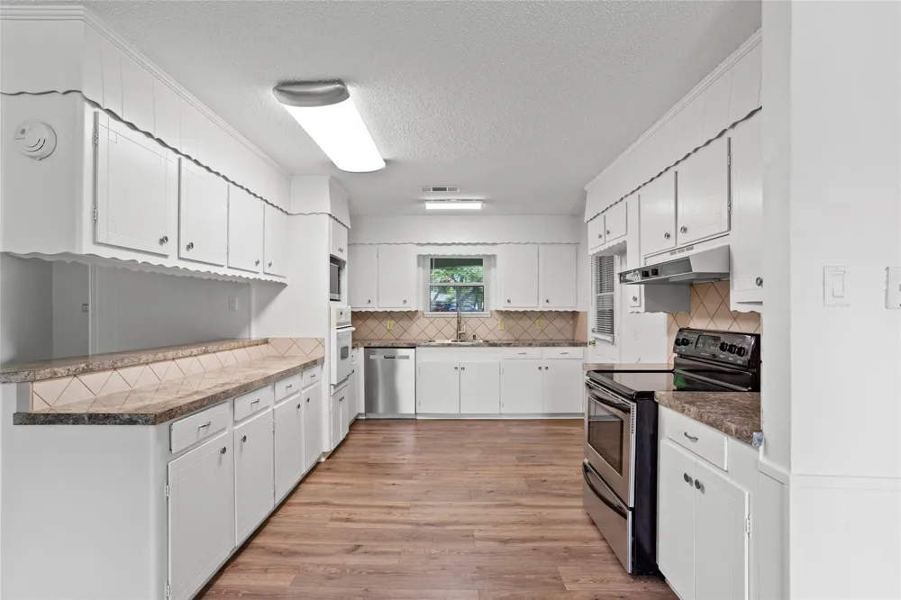 1717 Jones Street Alvin, TX 77511