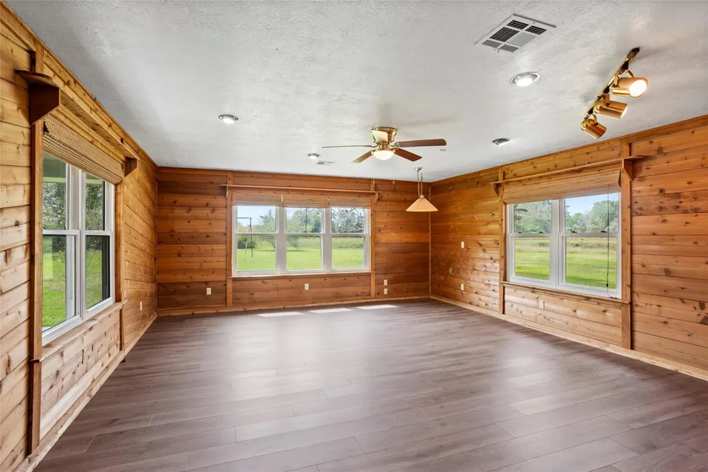 1717 Jones Street Alvin, TX 77511