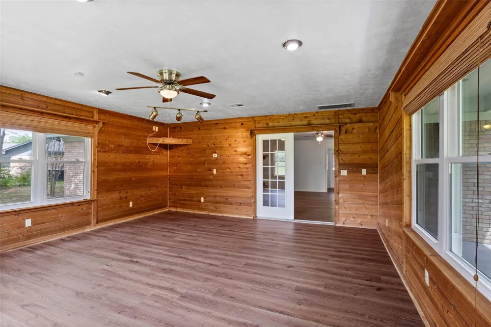 1717 Jones Street Alvin, TX 77511