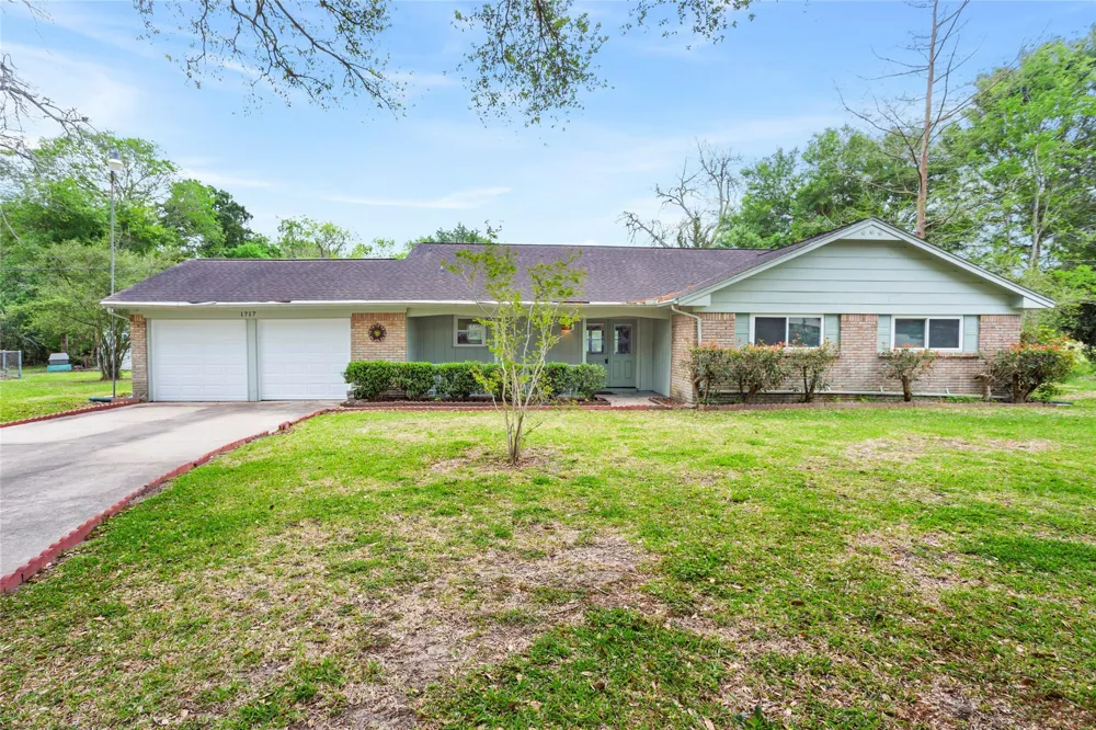 1717 Jones Street Alvin, TX 77511