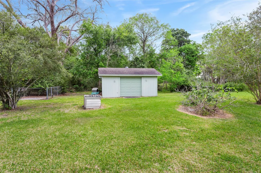 1717 Jones Street Alvin, TX 77511