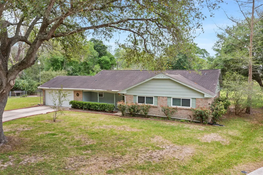 1717 Jones Street Alvin, TX 77511
