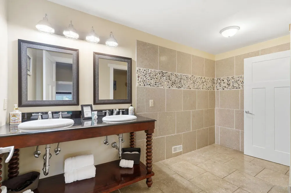 7095 Orchard Lake Drive South Haven, MI 49090
