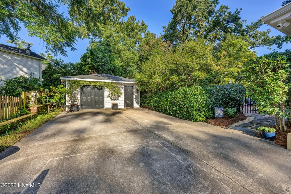 318 Colonial Drive Wilmington, NC 28403