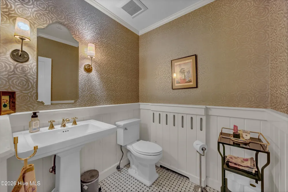 318 Colonial Drive Wilmington, NC 28403