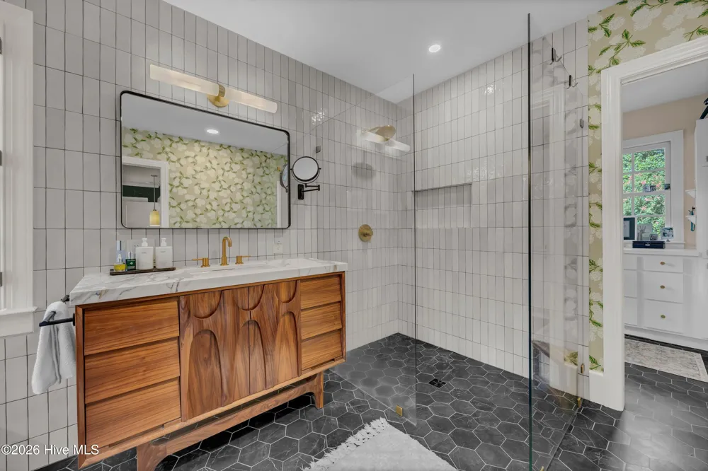 318 Colonial Drive Wilmington, NC 28403