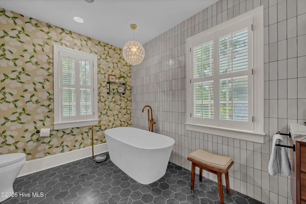 318 Colonial Drive Wilmington, NC 28403