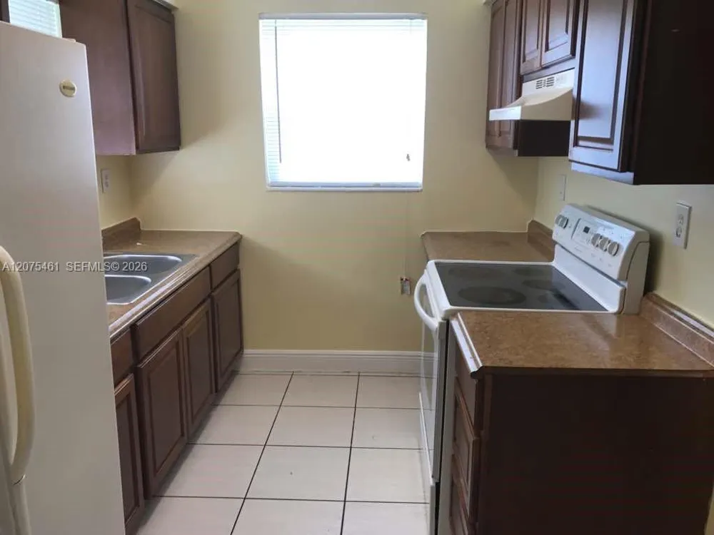 807 SW 5th Ct #back Hallandale Beach, FL 33009