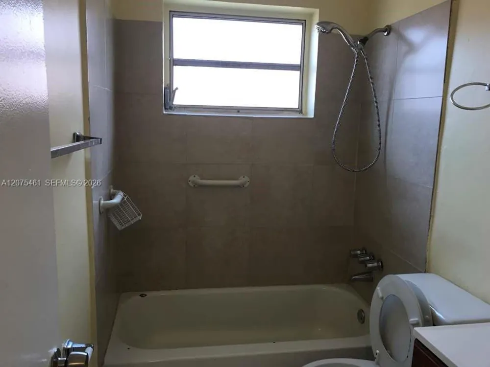 807 SW 5th Ct #back Hallandale Beach, FL 33009
