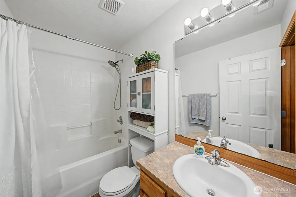 1118 W Luta Street Moses Lake, WA 98837