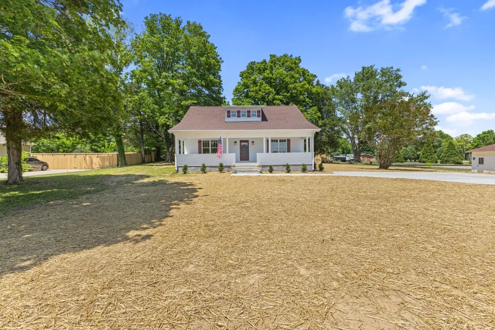 3217 Church St Burns, TN 37029